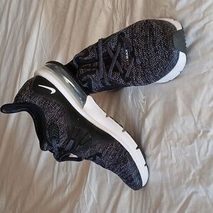 Nike air max size 5.5 Y. LIKE NEW condition.